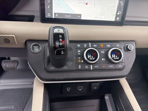 Used 2024 Land Rover Defender 110 X-Dynamic SE image 15