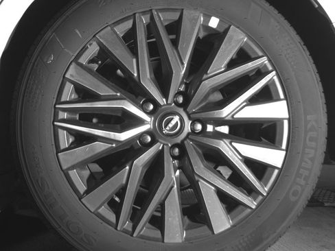 Used 2025 Nissan Altima 2.5 SV FWD image 14