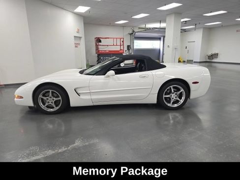 Used 2001 Chevrolet Corvette Convertible w/ Preferred Equipment Group2 RWD image 3
