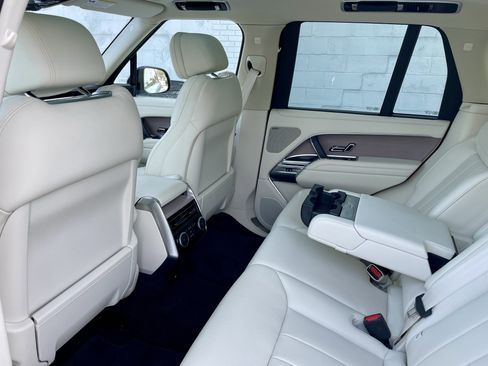 Used 2023 Land Rover Range Rover SE image 30