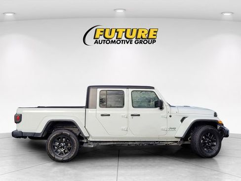 Used 2023 Jeep Gladiator Overland image 4