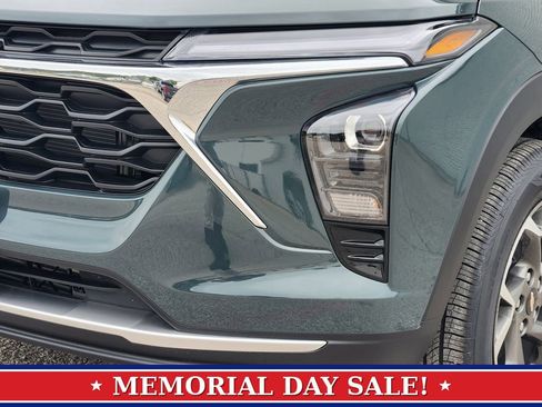 New 2026 Chevrolet Trax LT w/ LT Convenience Package FWD image 6