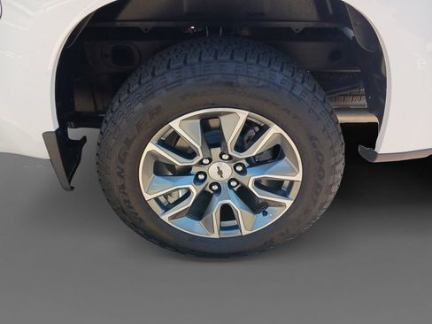 Used 2025 Chevrolet Silverado 1500 RST w/ Convenience Package II AWD/4WD image 8