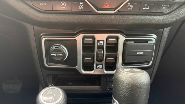 Used 2024 Jeep Wrangler Unlimited Sport AWD/4WD image 15