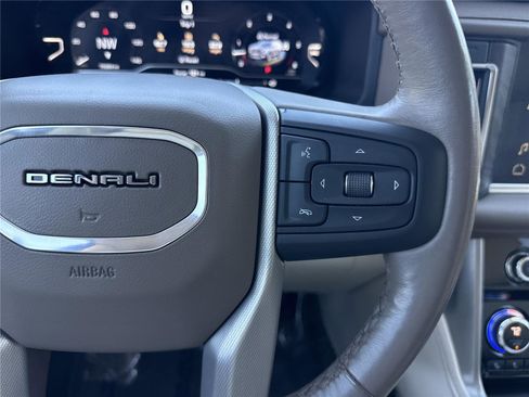 Used 2022 GMC Yukon Denali w/ Advanced Technology Package image 14