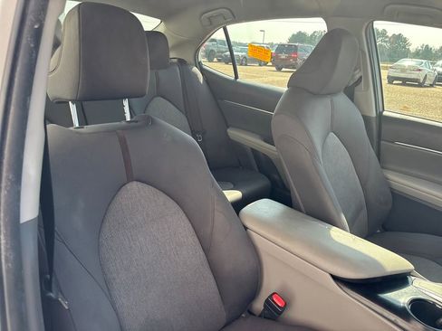 Used 2018 Toyota Camry LE image 16