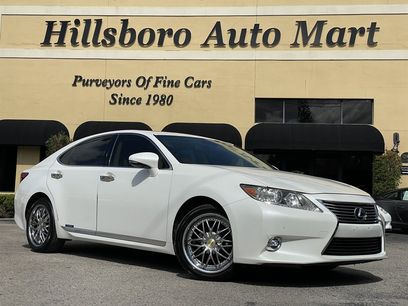 Used 2015 Lexus ES 300h w/ Navigation System Package