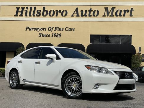 Used 2015 Lexus ES 300h w/ Navigation System Package FWD image 1