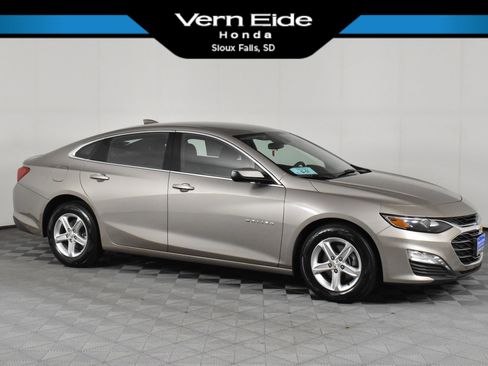 Used 2024 Chevrolet Malibu LT image 1