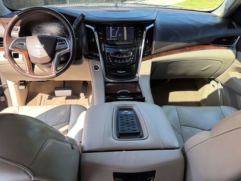 Used 2015 Cadillac Escalade ESV Luxury RWD image 31