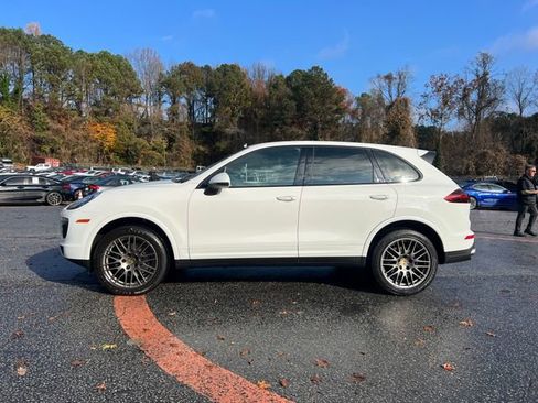 Used 2018 Porsche Cayenne Platinum Edition image 2