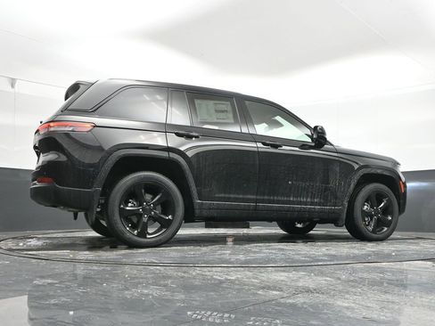 New 2025 Jeep Grand Cherokee Altitude image 37