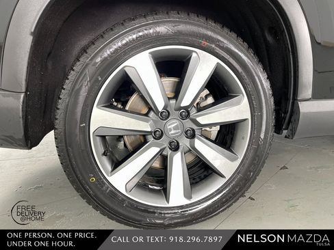 Used 2024 Honda Pilot Touring image 13