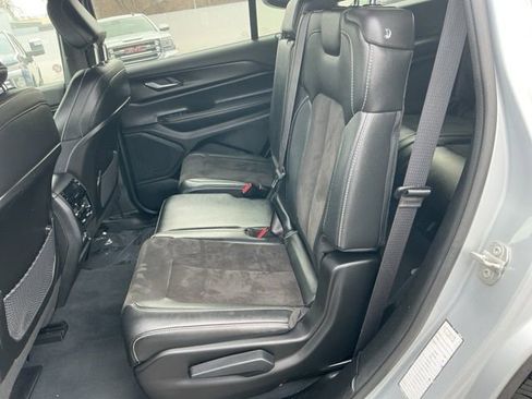 Used 2023 Jeep Grand Cherokee L Laredo image 12