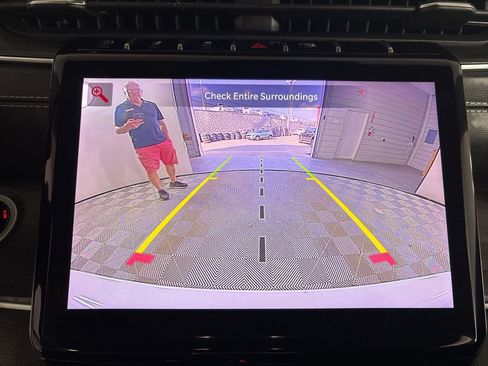 Used 2023 Jeep Grand Cherokee Limited image 17