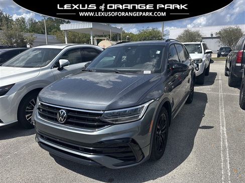 Used 2022 Volkswagen Tiguan SE R-Line image 1