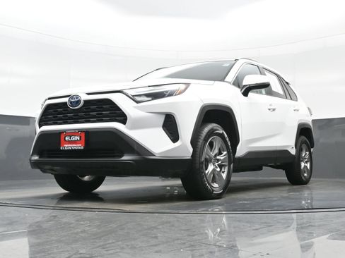 Used 2024 Toyota RAV4 XLE AWD/4WD image 28