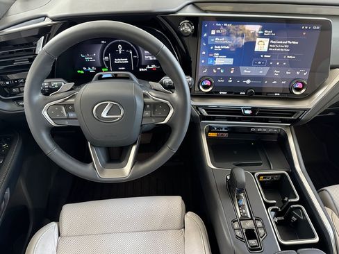 Certified 2026 Lexus TX 550h AWD Plug-In Hybrid w/ Technology Package image 18