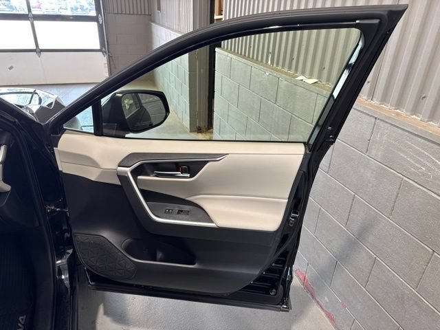 Used 2019 Toyota RAV4 XLE Premium w/ Protection Package FWD image 17