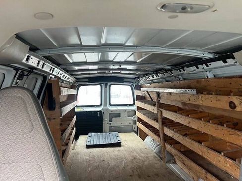 Used 2017 Chevrolet Express 3500 Extended RWD image 7