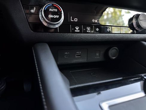 Used 2024 Mitsubishi Outlander SE Black Edition FWD image 13