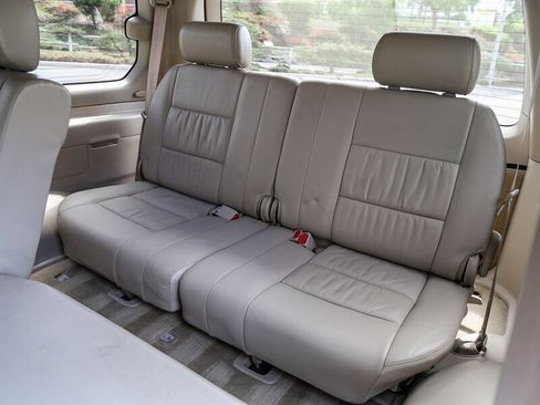 Used 2003 Toyota Land Cruiser image 27