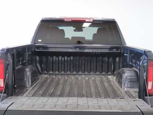 Used 2025 GMC Sierra 1500 SLT image 5