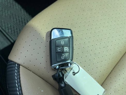 Used 2021 Volkswagen Atlas Cross Sport SEL R-Line FWD image 32