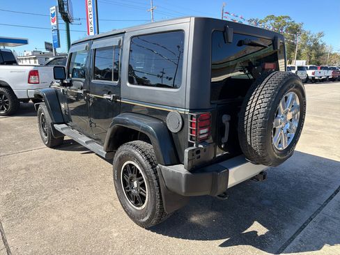 Used 2012 Jeep Wrangler Unlimited Sahara w/ Connectivity Group image 5