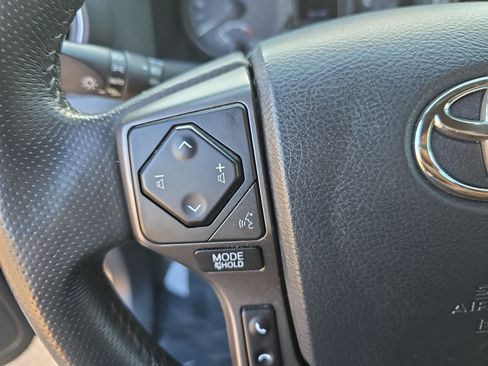 Used 2017 Toyota Tacoma TRD Sport image 18