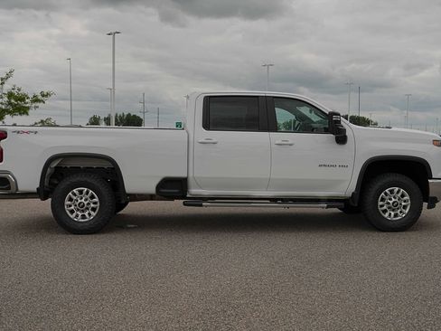 Used 2025 Chevrolet Silverado 2500 LT w/ Convenience Package AWD/4WD image 4