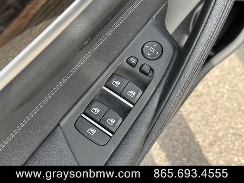 Used 2022 BMW 530i xDrive w/ Premium Package image 12