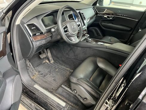 Used 2017 Volvo XC90 T6 Momentum w/ Vision Package image 5