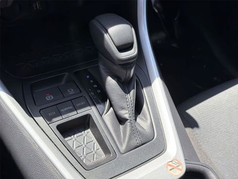 Used 2025 Toyota RAV4 XLE FWD image 19