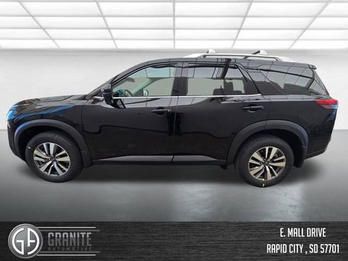 New 2025 Nissan Pathfinder SL w/ Black Appearance Package AWD/4WD image 2
