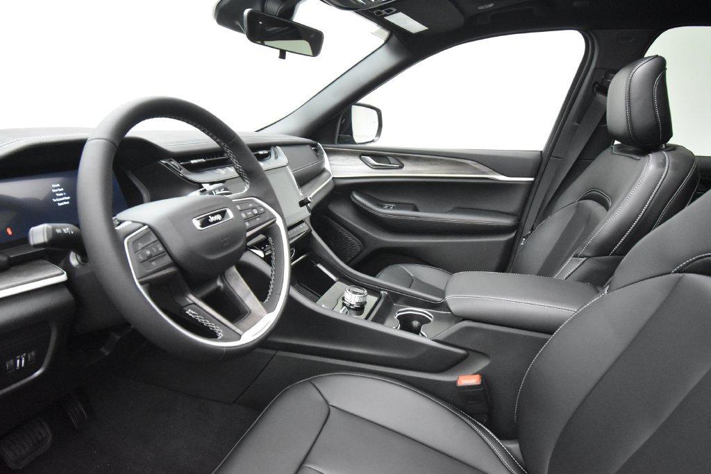 New 2027 Jeep Grand Cherokee Limited AWD/4WD image 34