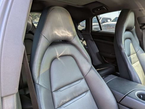 Used 2020 Porsche Panamera RWD image 39