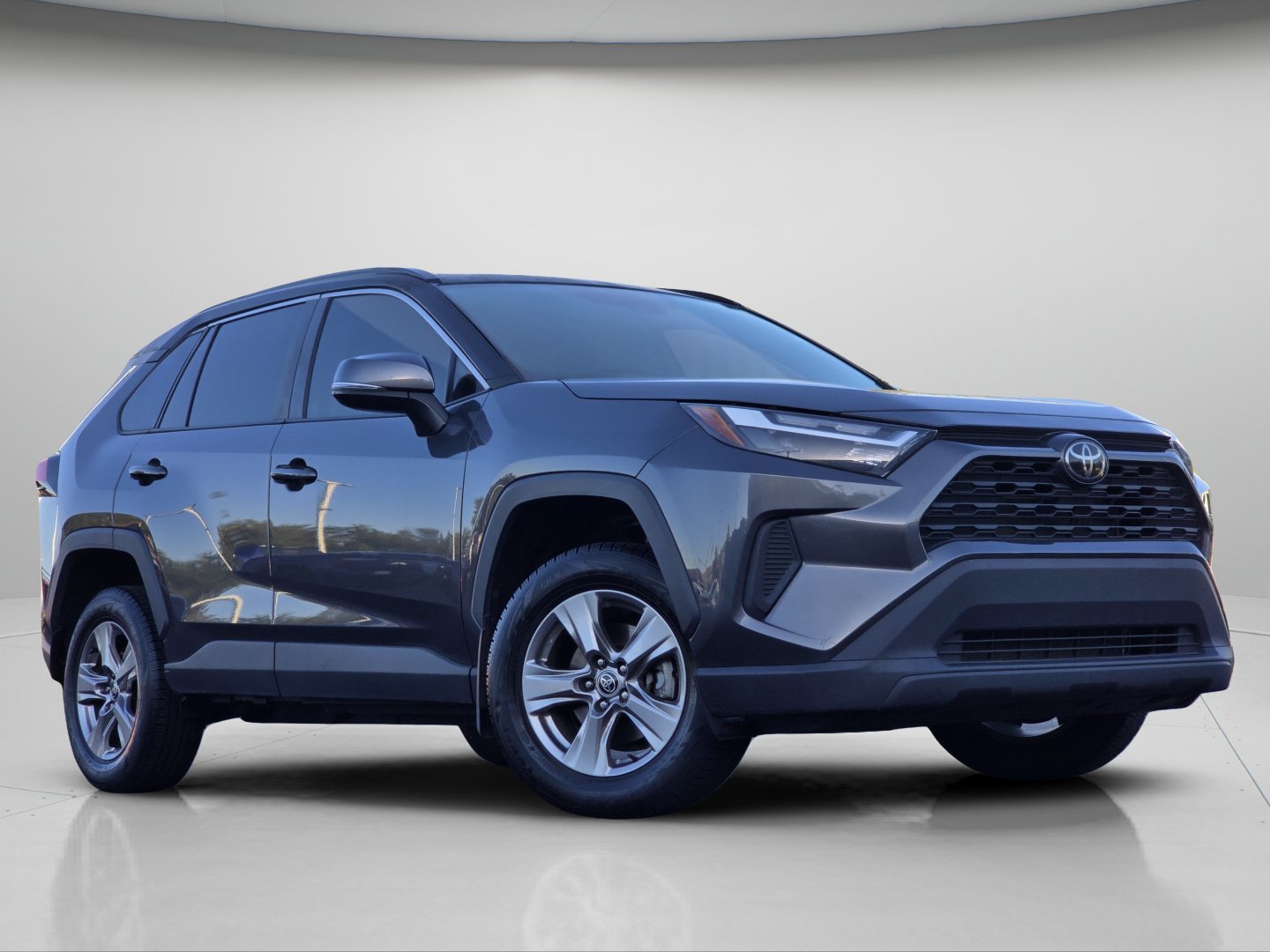 Used 2022 Toyota RAV4 XLE w/ Convenience Package AWD/4WD image 2