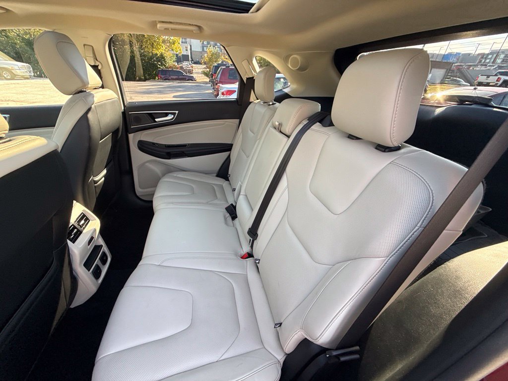 Used 2020 Ford Edge Titanium w/ Equipment Group 301A AWD/4WD image 30