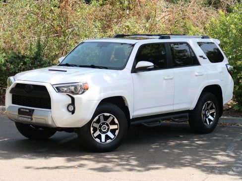 Used 2017 Toyota 4Runner TRD Off-Road Premium AWD/4WD image 4