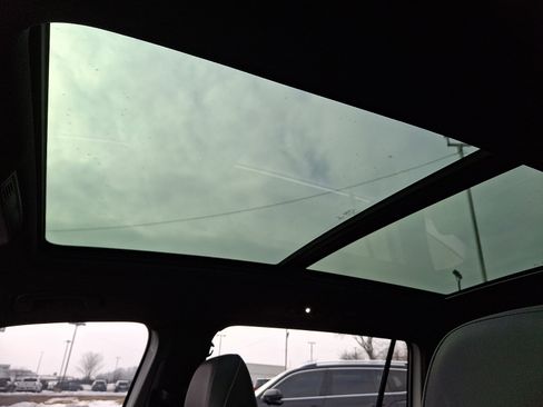 Used 2022 Volkswagen Tiguan SEL R-Line image 17