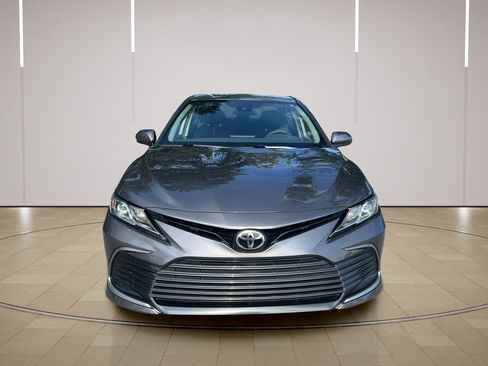 Used 2021 Toyota Camry LE FWD image 11