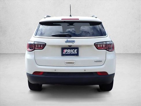 Used 2017 Jeep Compass Latitude w/ Safe & Security Group AWD/4WD image 3