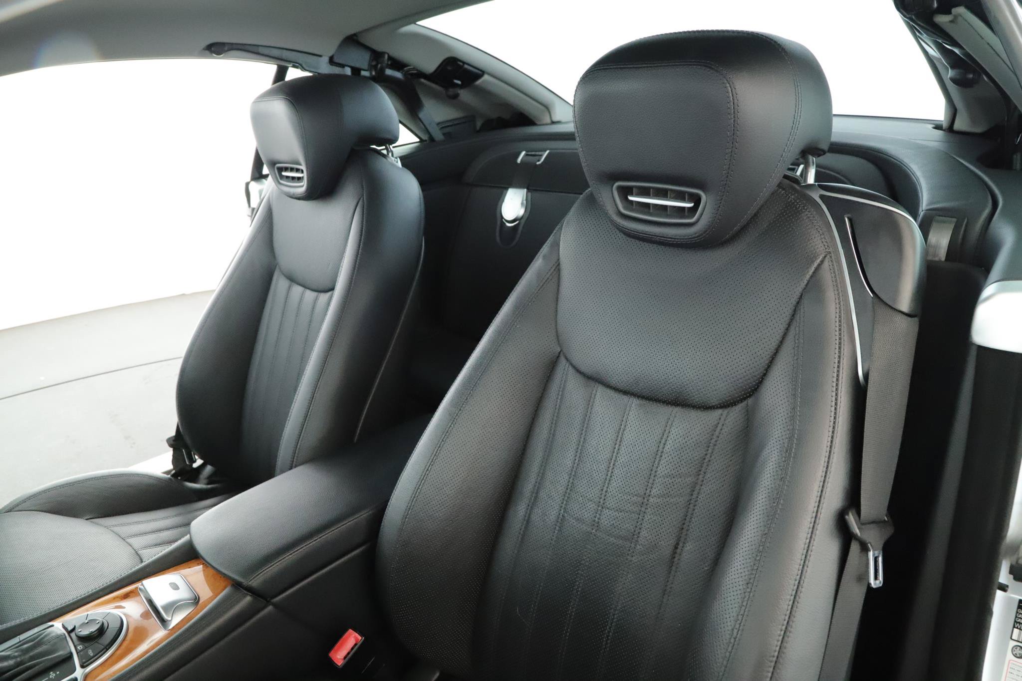 Used 2009 Mercedes-Benz SL 550 image 4
