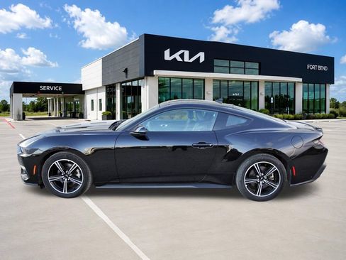 Used 2025 Ford Mustang Premium RWD image 8