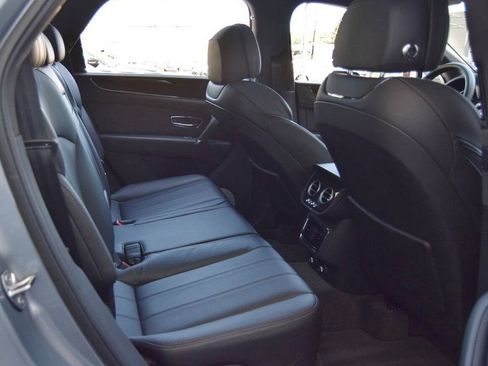 Used 2019 Bentley Bentayga image 36