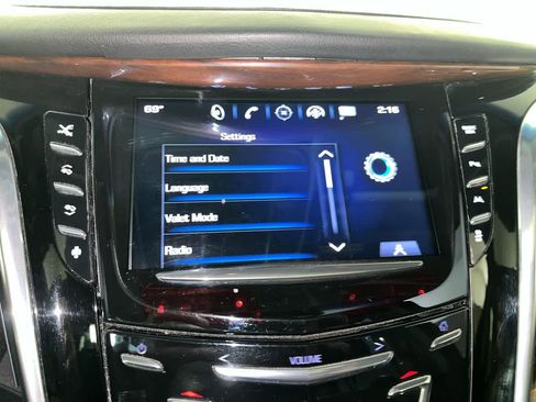 Used 2016 Cadillac Escalade ESV Premium image 17