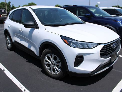 Used 2025 Ford Escape Active FWD image 2
