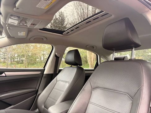 Used 2014 Volkswagen Passat 1.8T SE FWD image 9