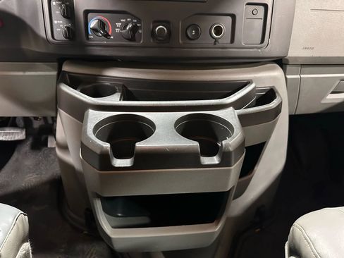 Used 2009 Ford E-150 and Econoline 150 Wagon image 40